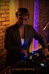 DJ Catza female dj live mixing Audionetworks